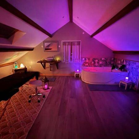 Ecrin D' Amour Suite Romantique Avec Jacuzzi Castels Eksteriør bilde