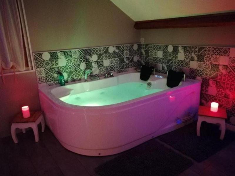 Ecrin D' Amour Suite Romantique Avec Jacuzzi Castels Eksteriør bilde